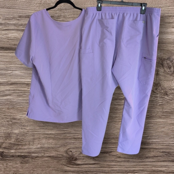 Figs Lilac Scrub Set Casma Top Xl And Kade Cargo XXL - Picture 2 of 5